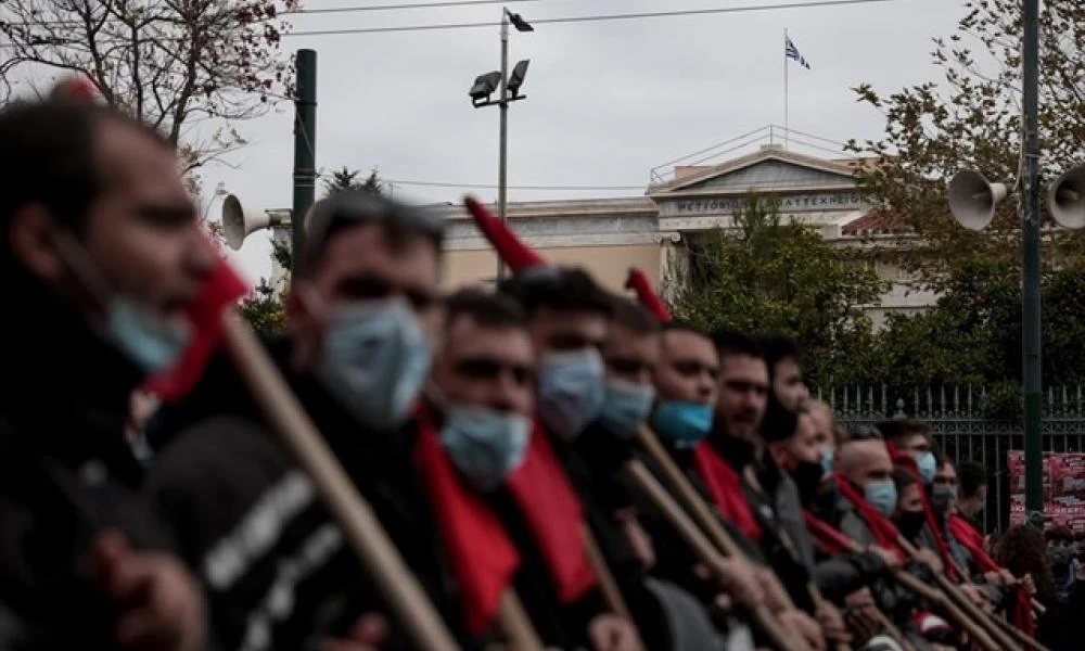 Πολυτεχνείο: Έκλεισαν οι πύλες - Συγκέντρωση φοιτητικών συλλόγων - Διακοπή κυκλοφορίας